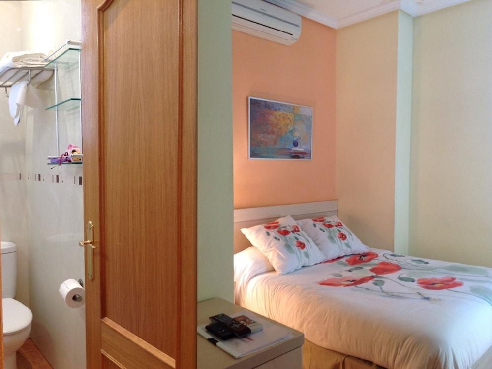 Hostal Luz Madrid Exteriör bild